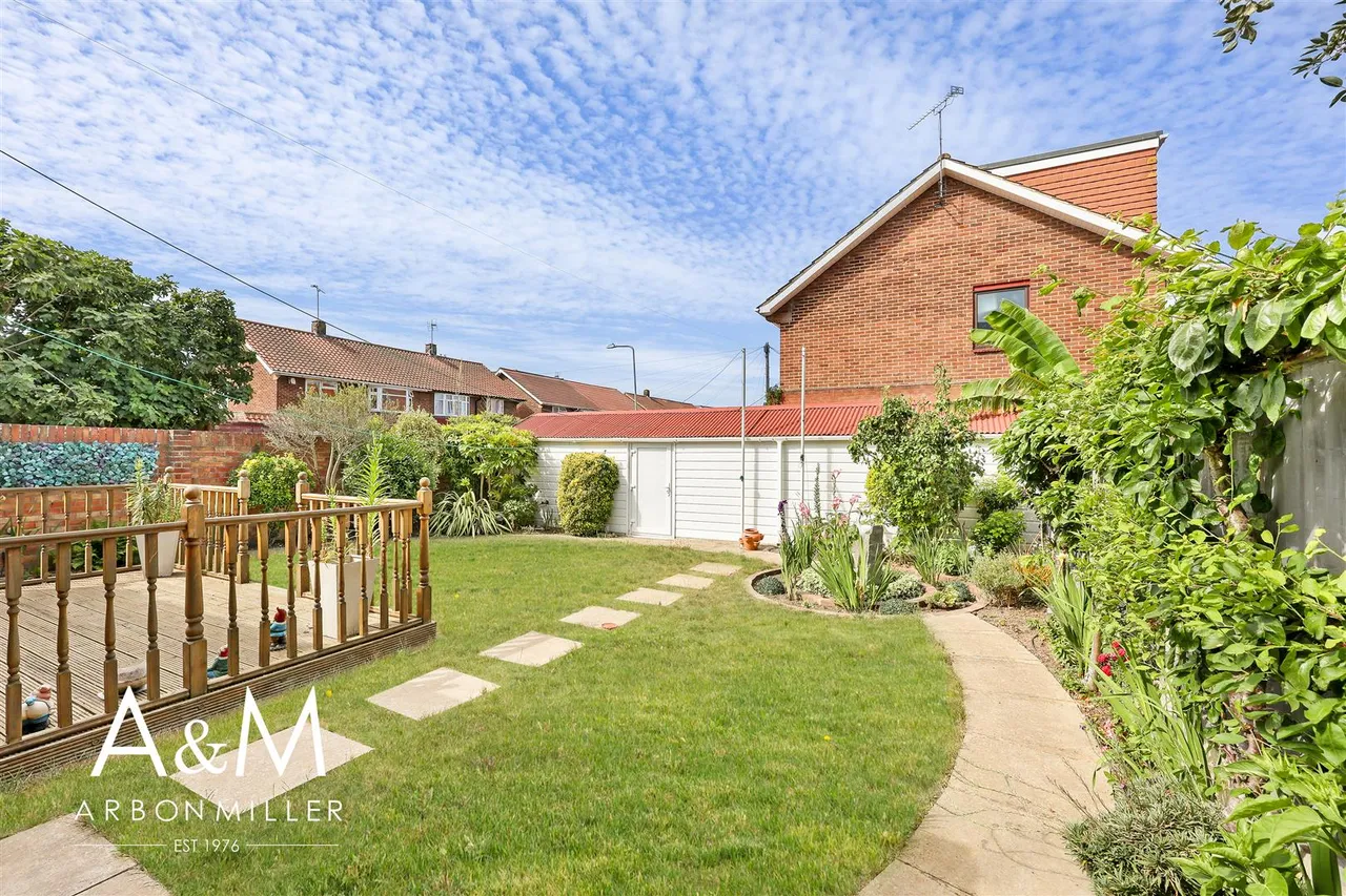 Leyswood Drive, Newbury Park, Essex, Ilford, IG27JH, photo 19
