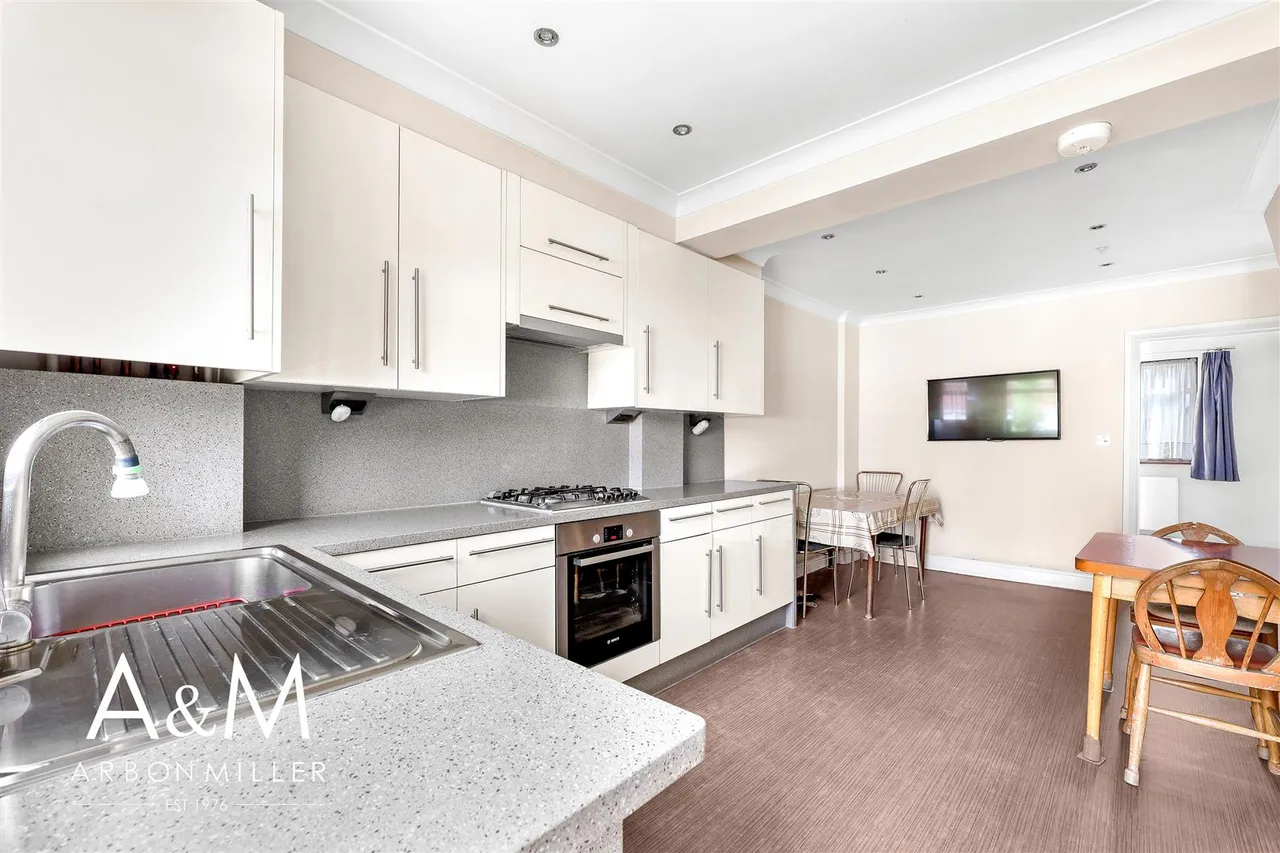 Leyswood Drive, Newbury Park, Essex, Ilford, IG27JH, photo 9