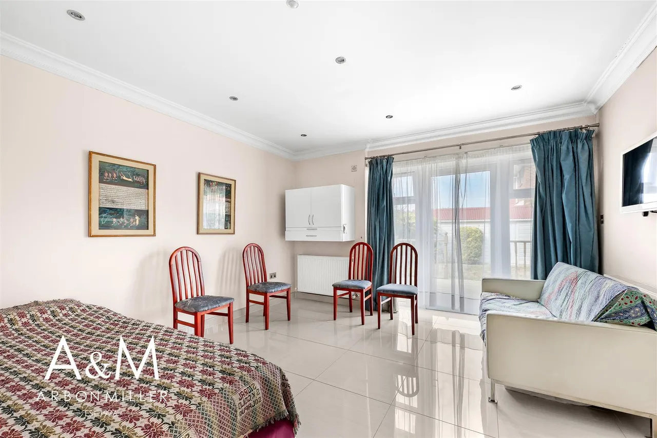Leyswood Drive, Newbury Park, Essex, Ilford, IG27JH, photo 12