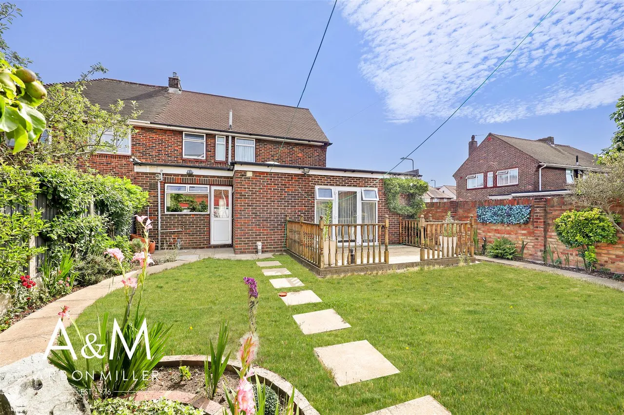 Leyswood Drive, Newbury Park, Essex, Ilford, IG27JH, photo 22