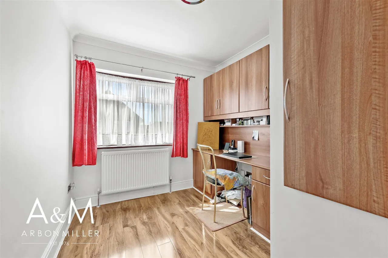 Leyswood Drive, Newbury Park, Essex, Ilford, IG27JH, photo 16