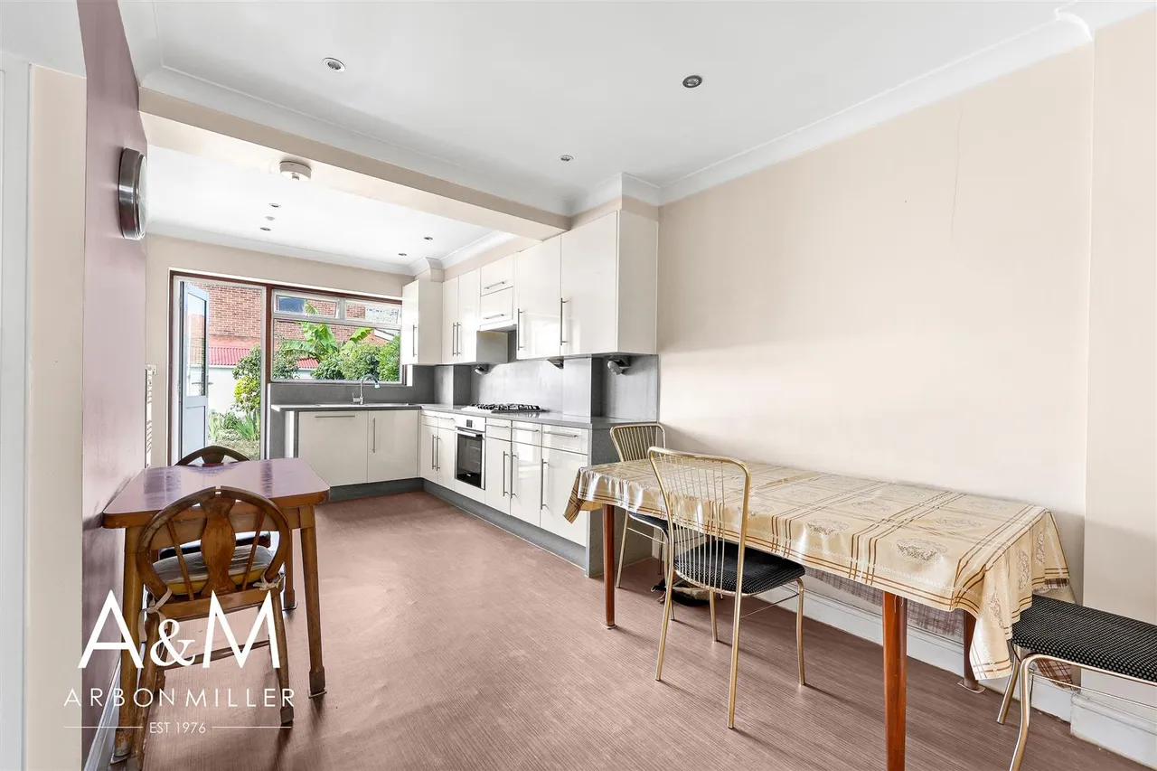 Leyswood Drive, Newbury Park, Essex, Ilford, IG27JH, photo 6