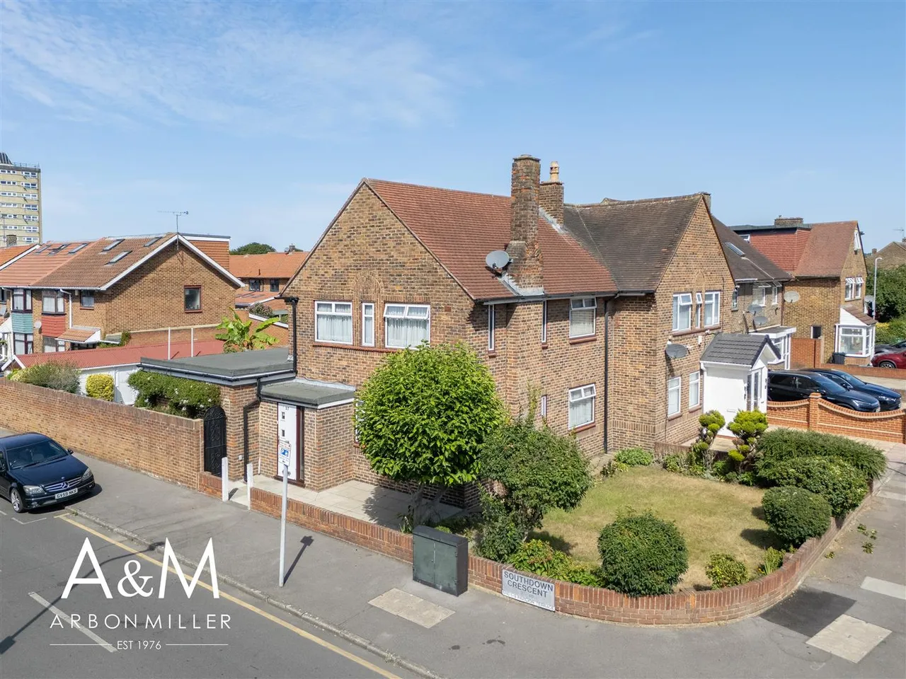 3 bed property for sale — Leyswood Drive, Newbury Park, Essex, Ilford, IG27JH