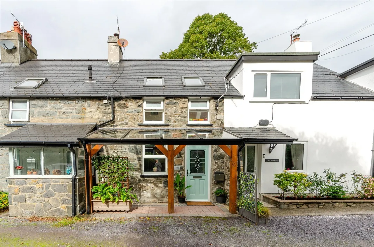 2 bed house for sale, Nebo Road, Llanrwst, LL26