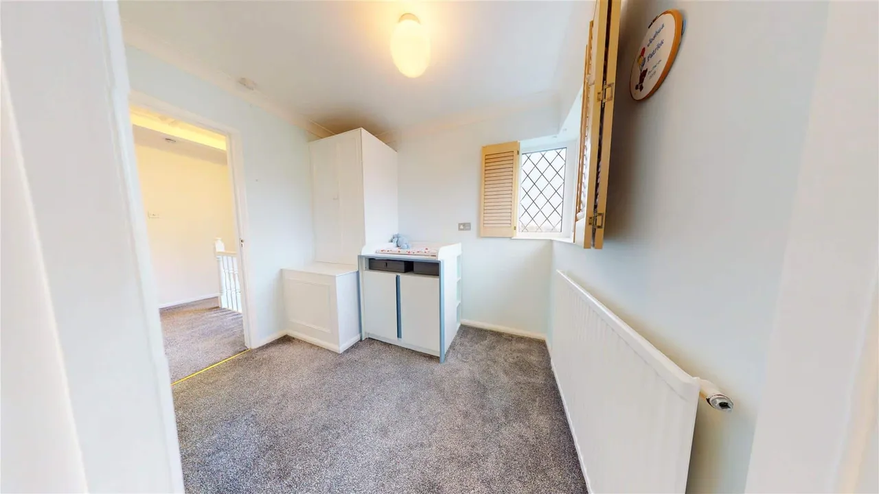 Newnham Close, Loughton, photo 9
