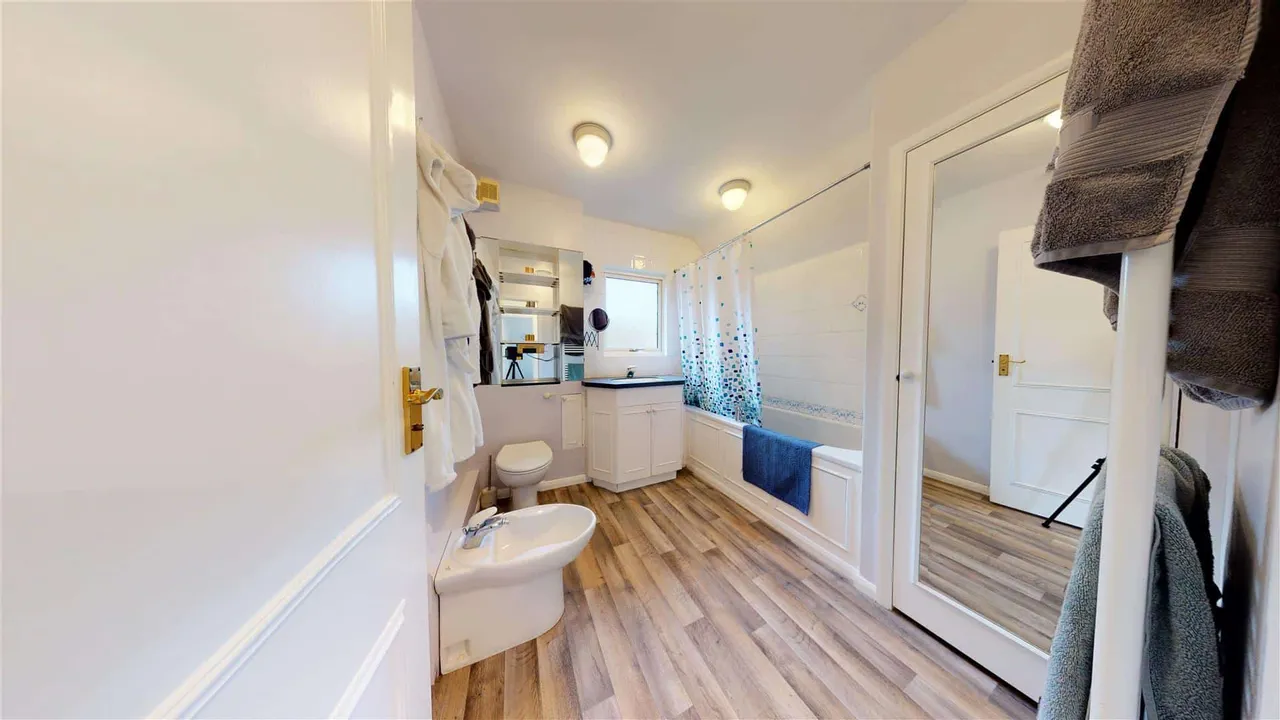 Newnham Close, Loughton, photo 10
