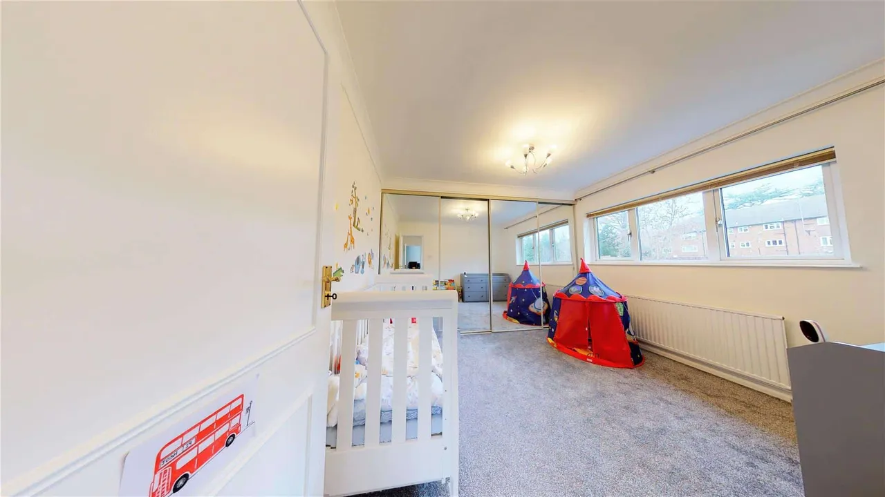 Newnham Close, Loughton, photo 7