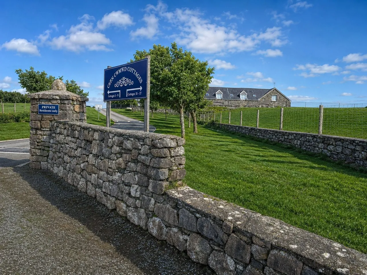 Llangefni, LL77, photo 6