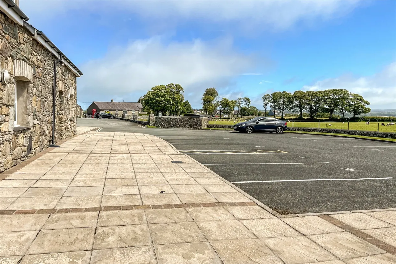 Llangefni, LL77, photo 22