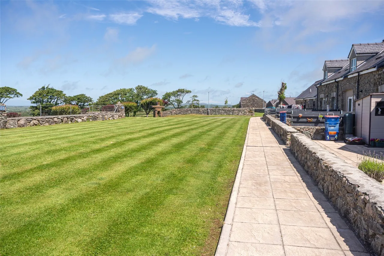 Llangefni, LL77, photo 19