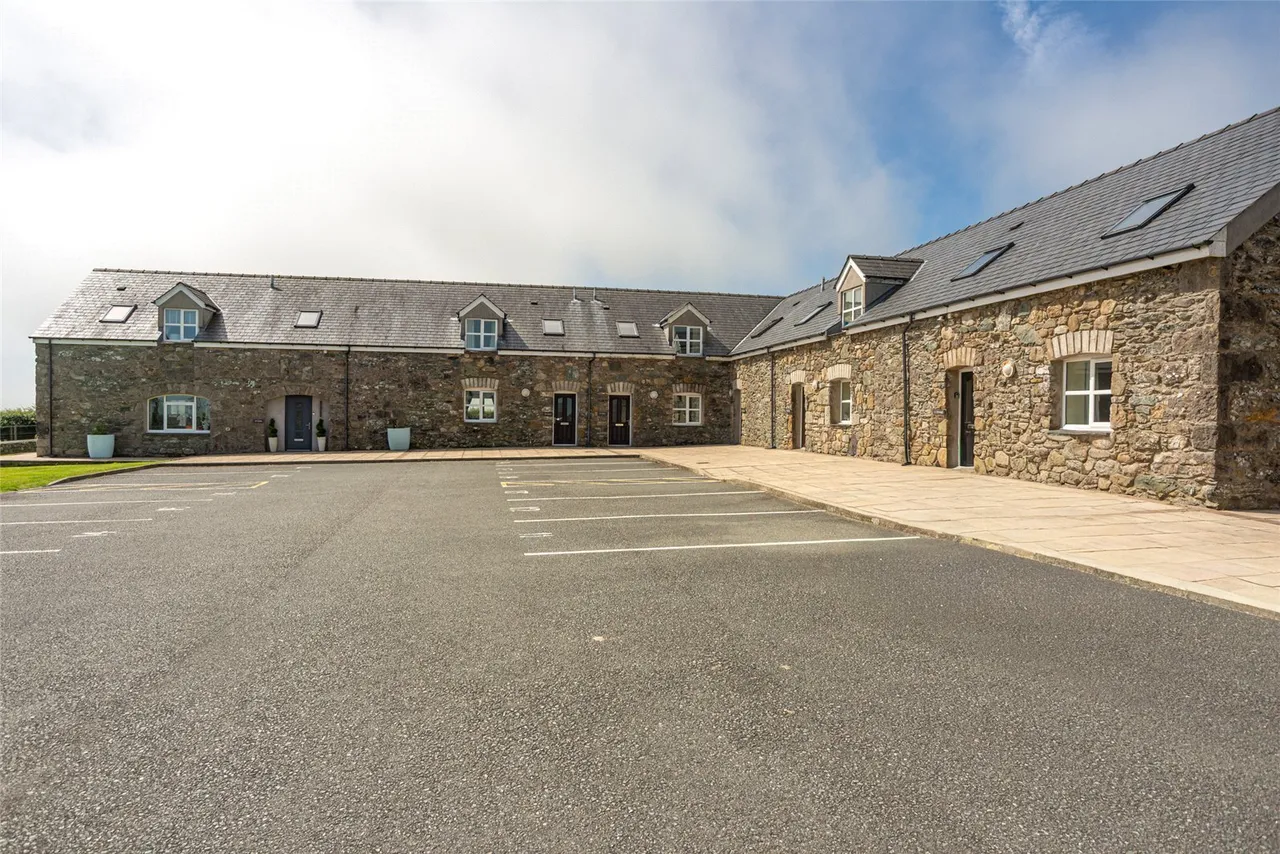 Llangefni, LL77, photo 17