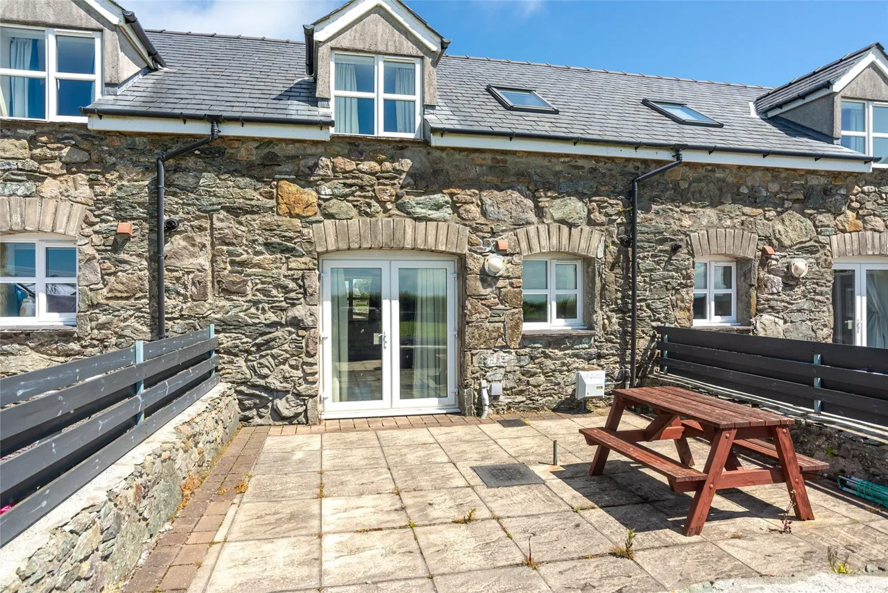 Llangefni, LL77, photo 9