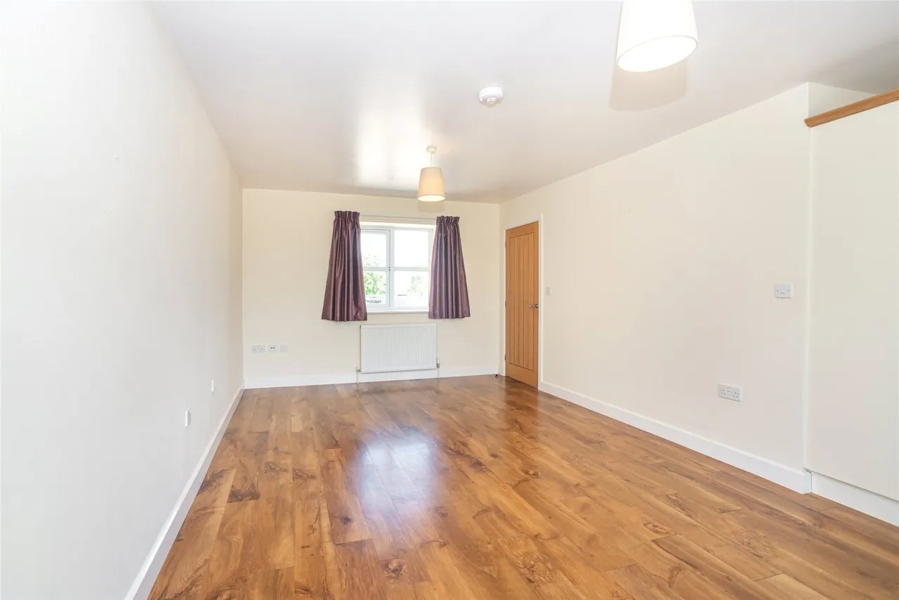 Llangefni, LL77, photo 2