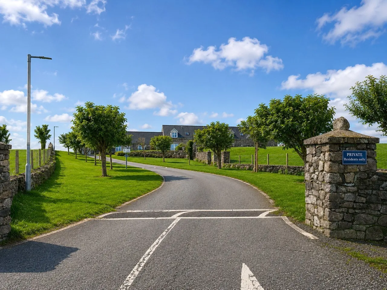 Llangefni, LL77, photo 3