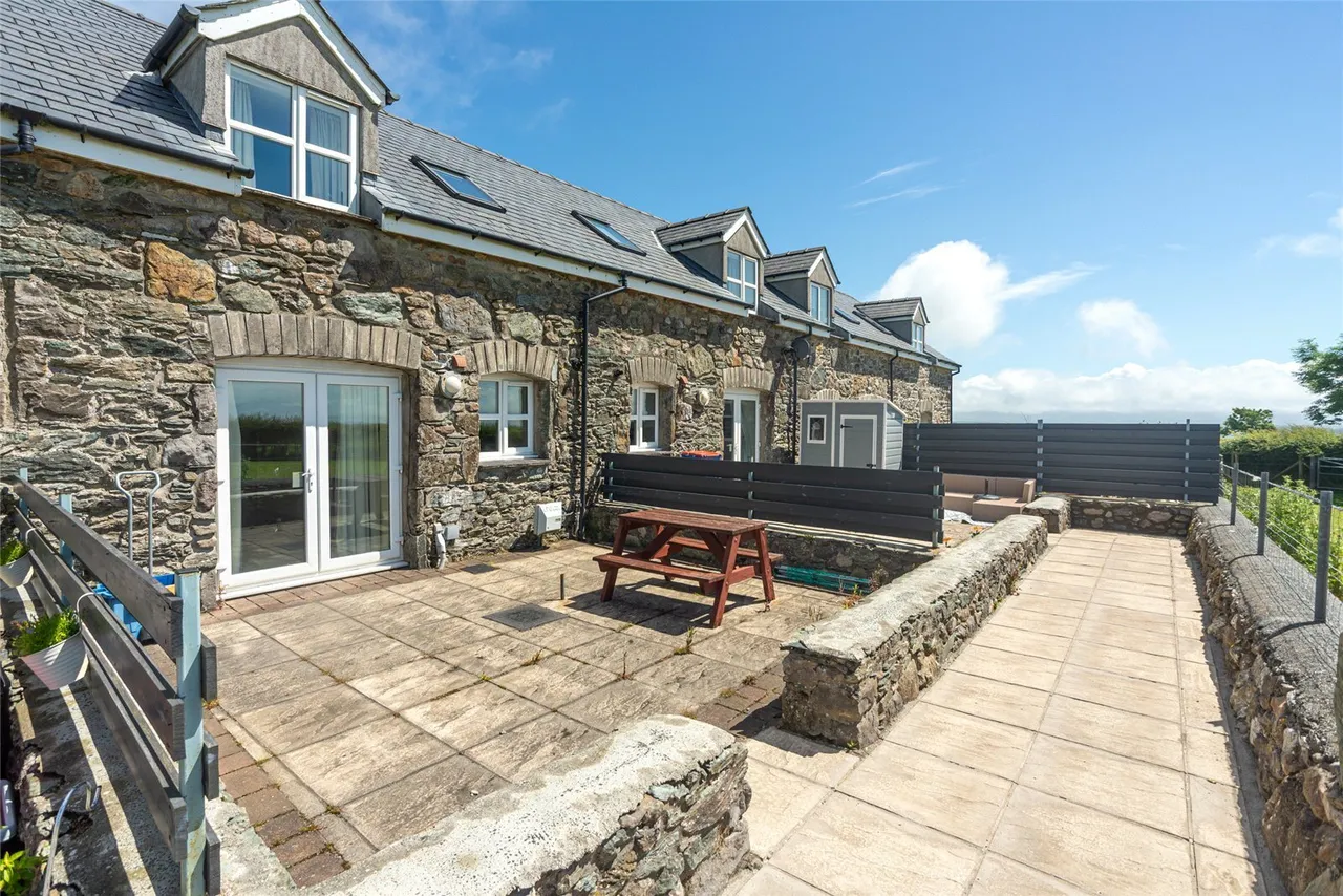 Llangefni, LL77, photo 18