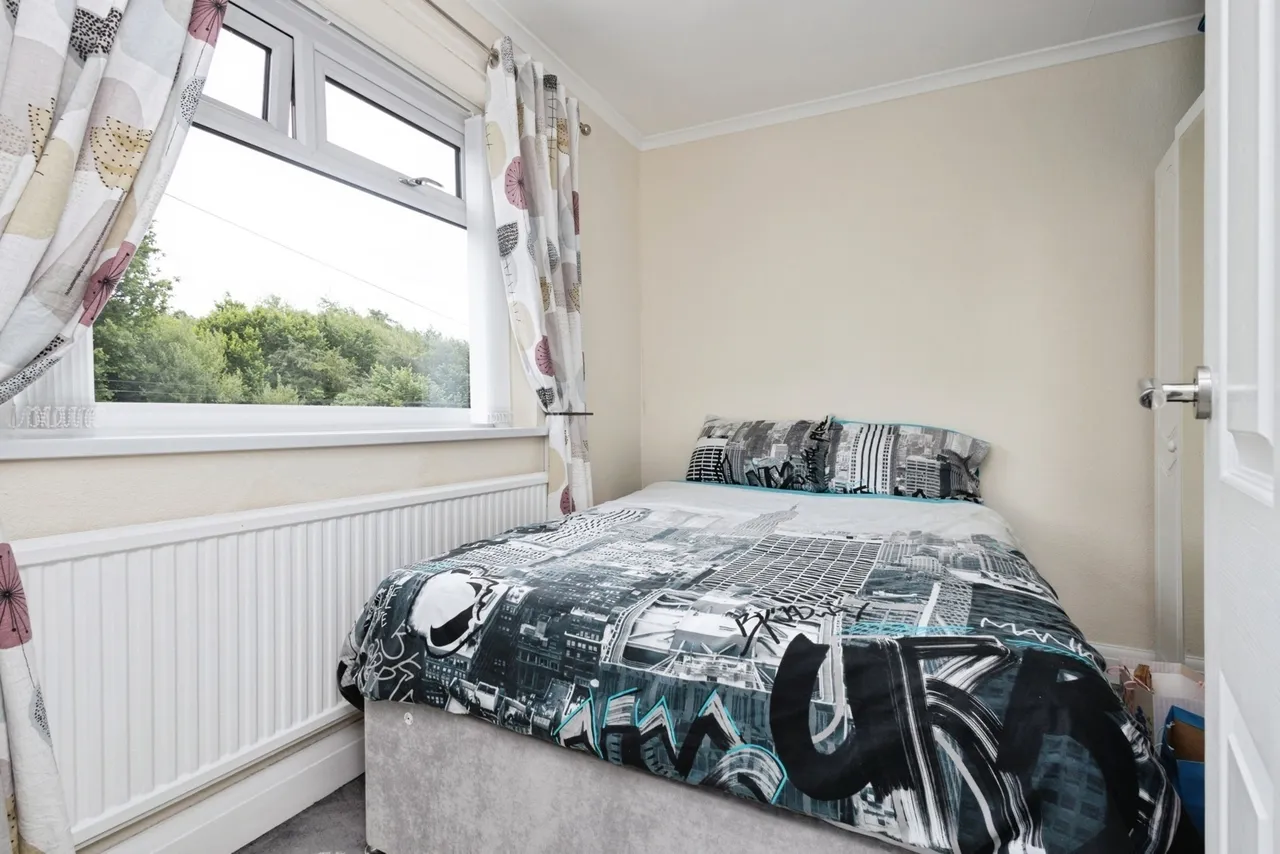 Pen Y Bont Terrace, Crynant, SA10, photo 12