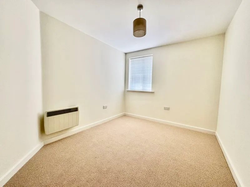 Eaton Avenue, Slough SL1 6EZ, photo 6