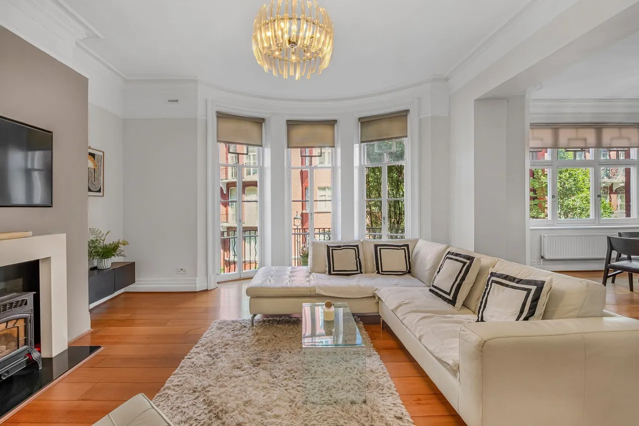 3 bed flat to rent, Cabbell Street, London, NW1