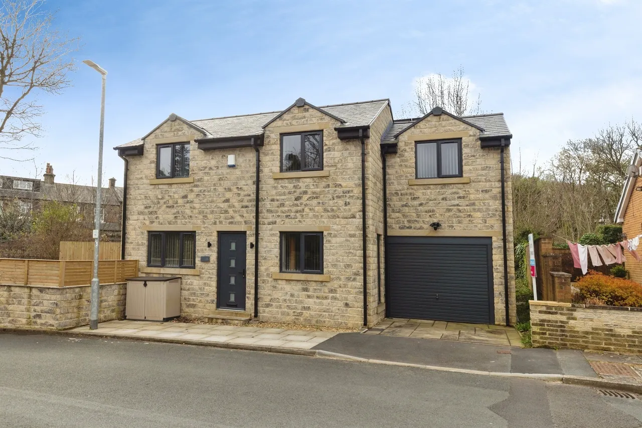 3 bed house for sale — Westfield Drive, HALIFAX
