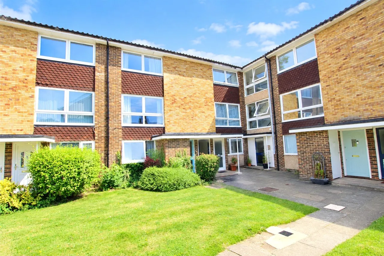 2 bed flat to rent, Wokingham Road, Bracknell, RG42