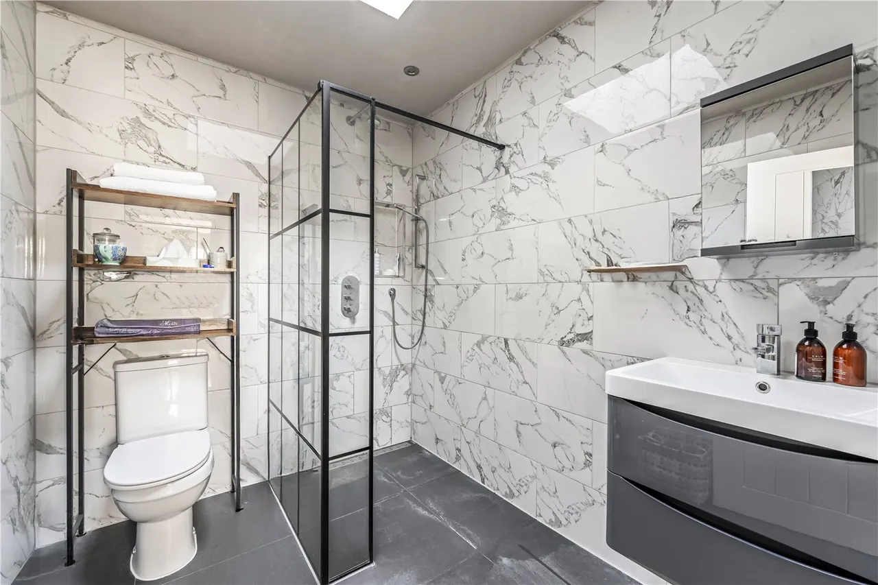 Pembridge Avenue, Twickenham, TW2 6AE, photo 13