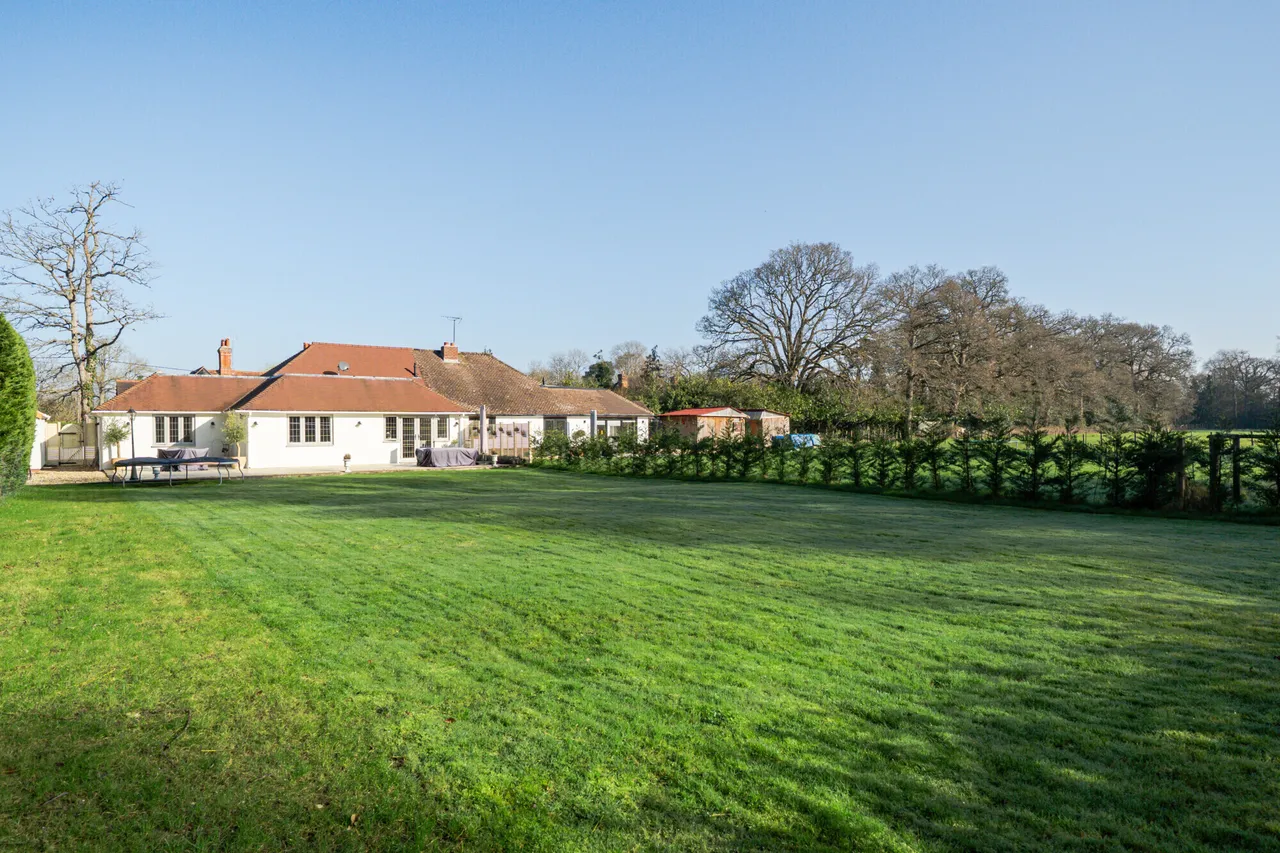 Warbrook Lane, Eversley, RG27, photo 8