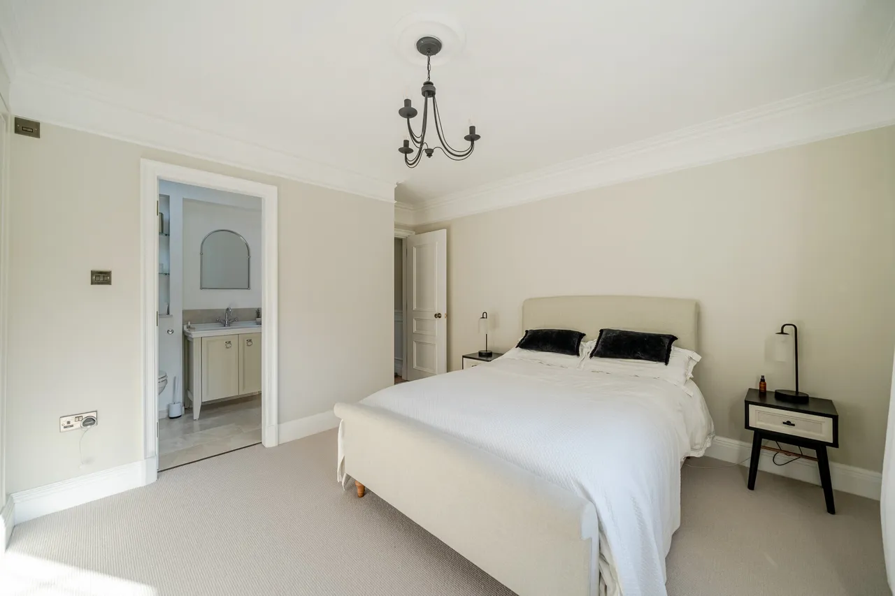 Warbrook Lane, Eversley, RG27, photo 7