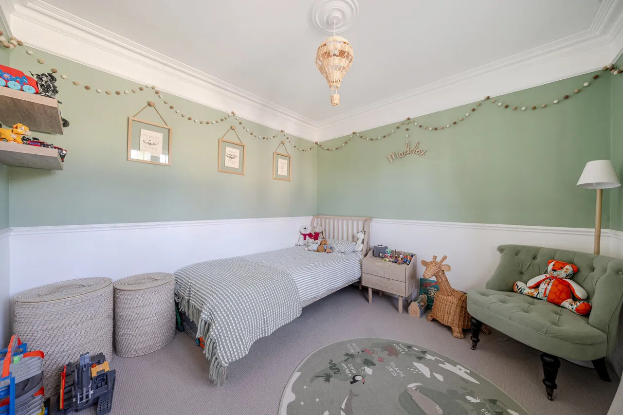 Warbrook Lane, Eversley, RG27, photo 9