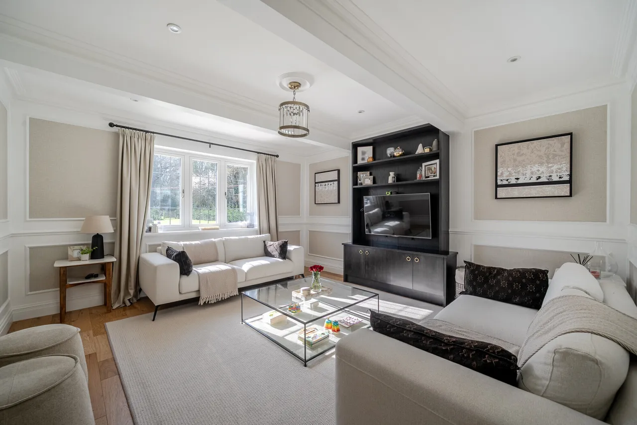 Warbrook Lane, Eversley, RG27, photo 3