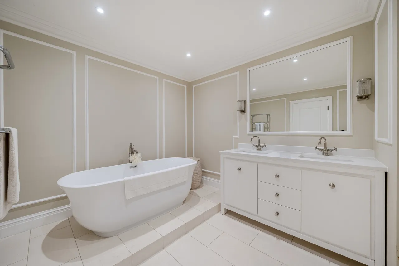 Warbrook Lane, Eversley, RG27, photo 4