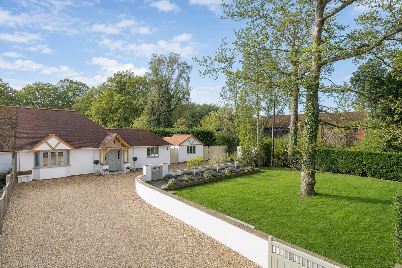 3 bed house for sale, Warbrook Lane, Eversley, RG27