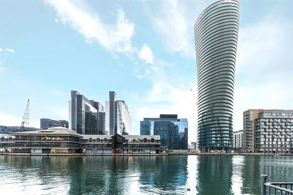 Crossharbour Plaza, Canary Wharf, photo 17
