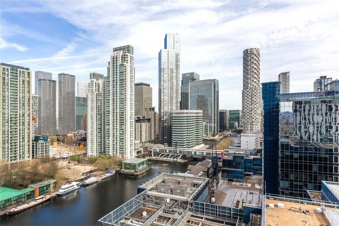Crossharbour Plaza, Canary Wharf, photo 5