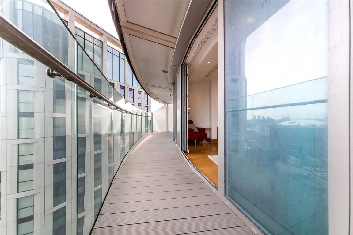 Crossharbour Plaza, Canary Wharf, photo 8