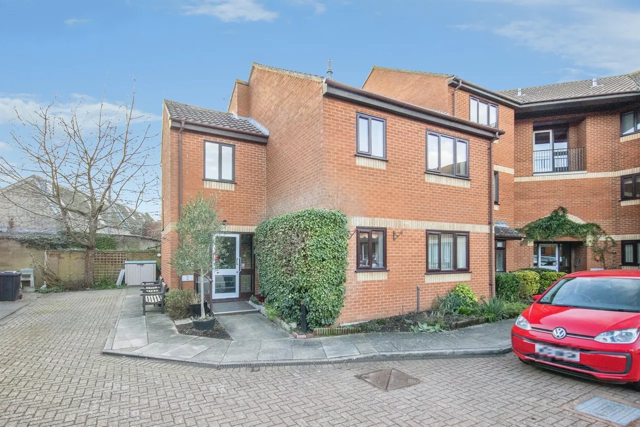 2 bed flat for sale — Weavers Court, Sudbury