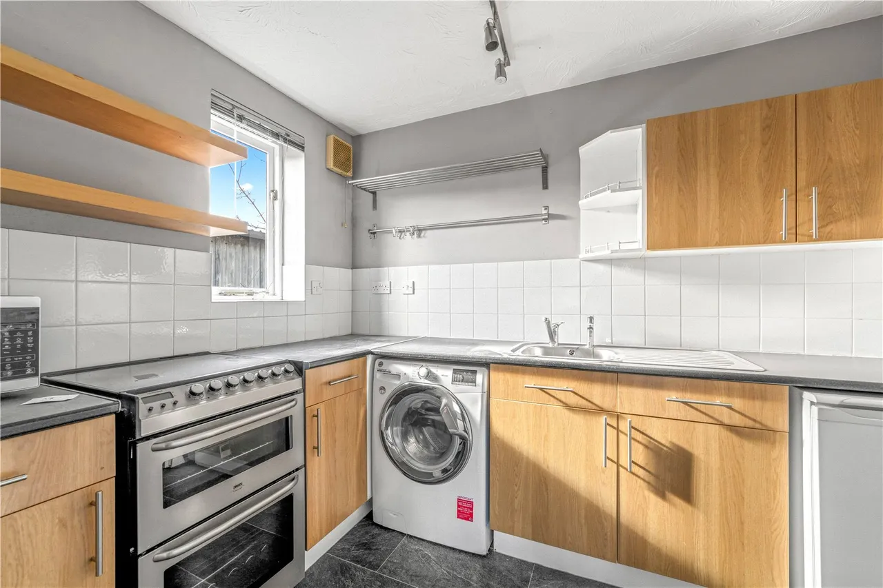 Varsity Drive, Twickenham, TW1 1AL, photo 3