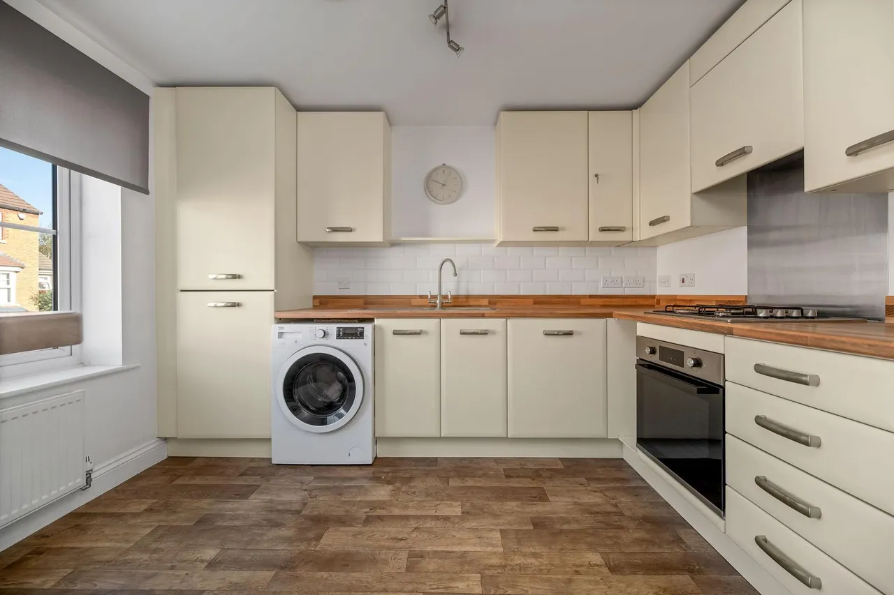 Groves Crescent, Stamford, PE9, photo 2