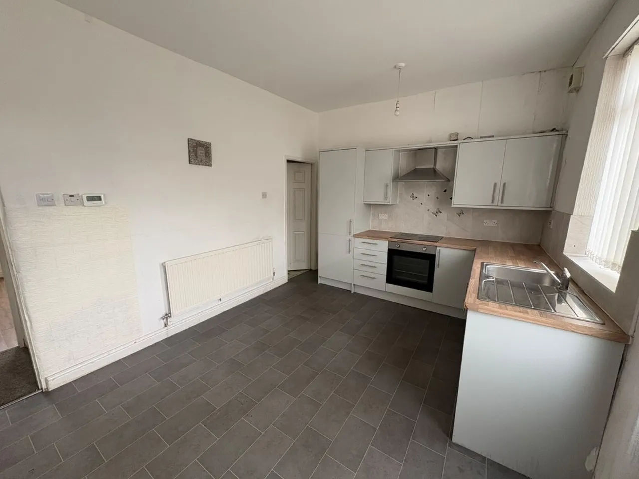 585 Wigan Road, photo 3