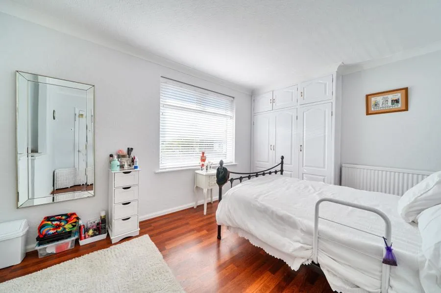 Manor Lane, Sunbury-On-Thames, TW16, photo 9