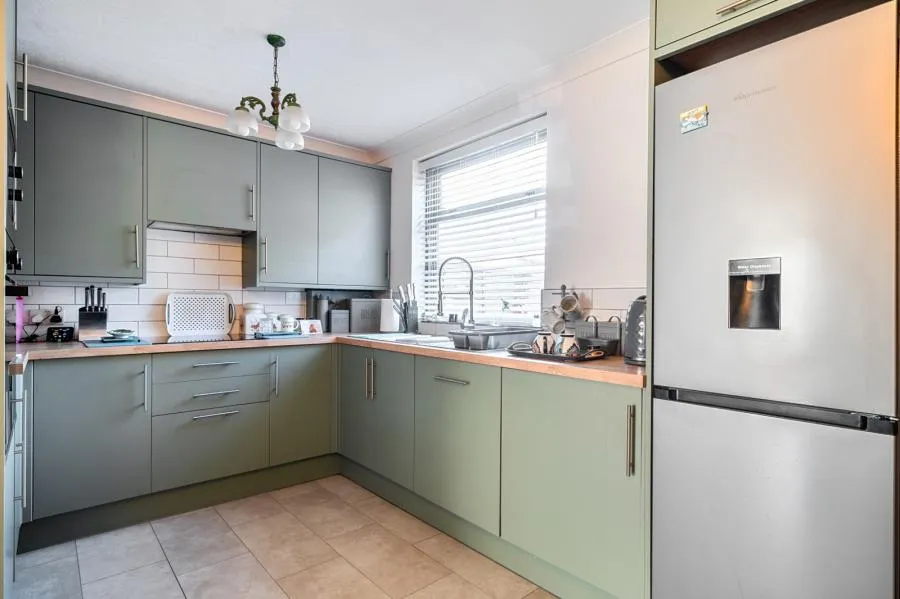 Manor Lane, Sunbury-On-Thames, TW16, photo 4