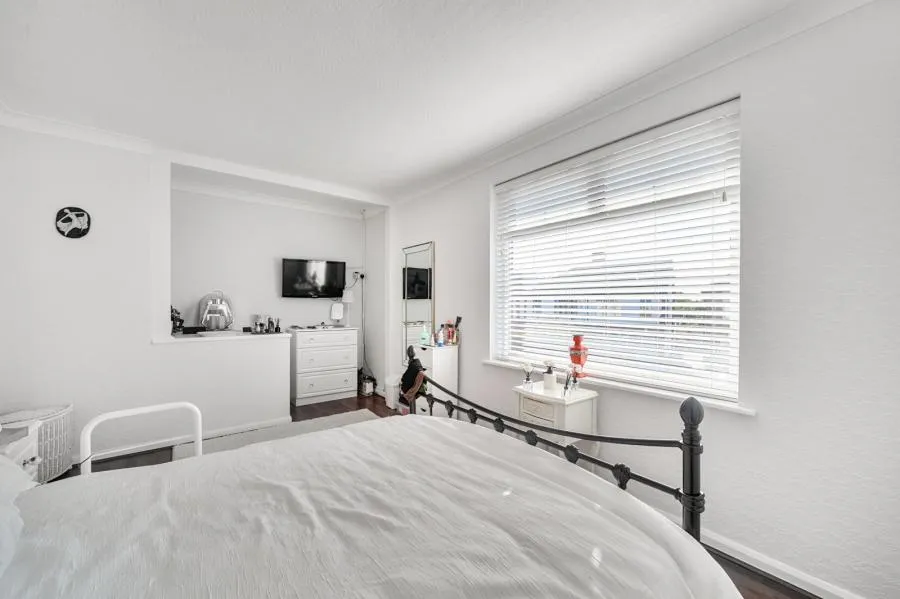Manor Lane, Sunbury-On-Thames, TW16, photo 11