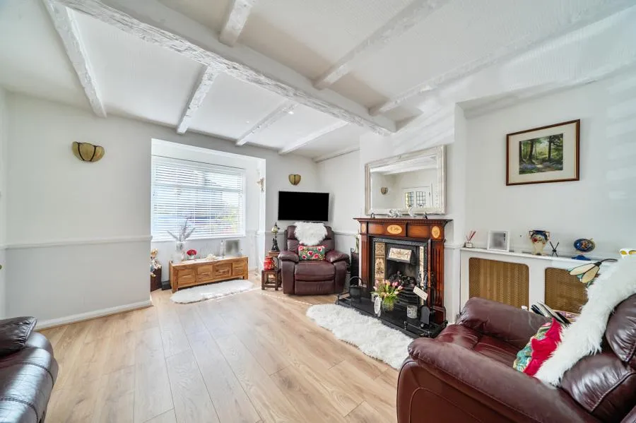 Manor Lane, Sunbury-On-Thames, TW16, photo 2