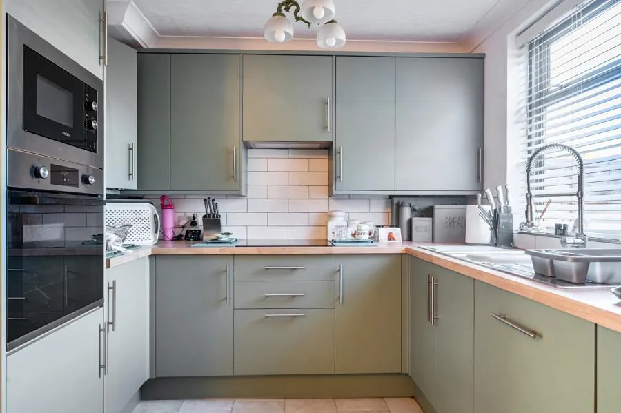 Manor Lane, Sunbury-On-Thames, TW16, photo 5