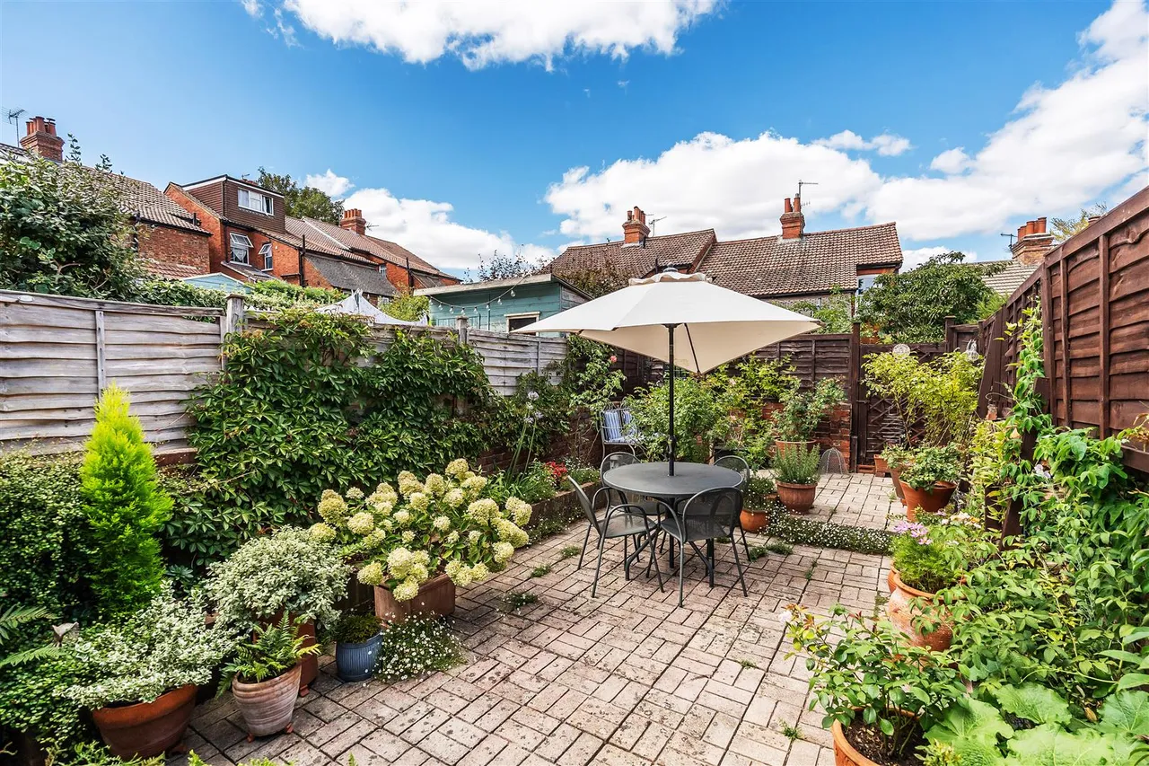 Dene Street Gardens, Dorking, RH4, photo 7