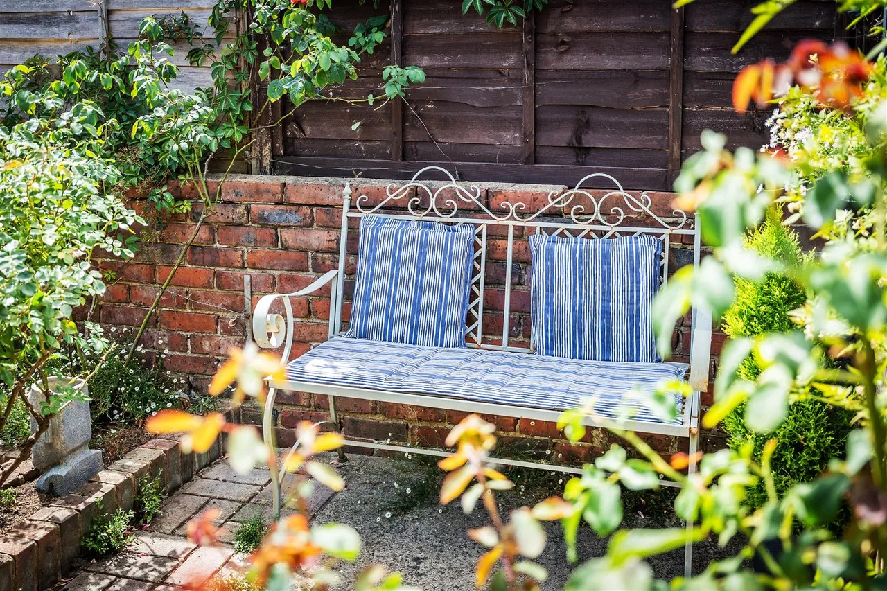 Dene Street Gardens, Dorking, RH4, photo 15