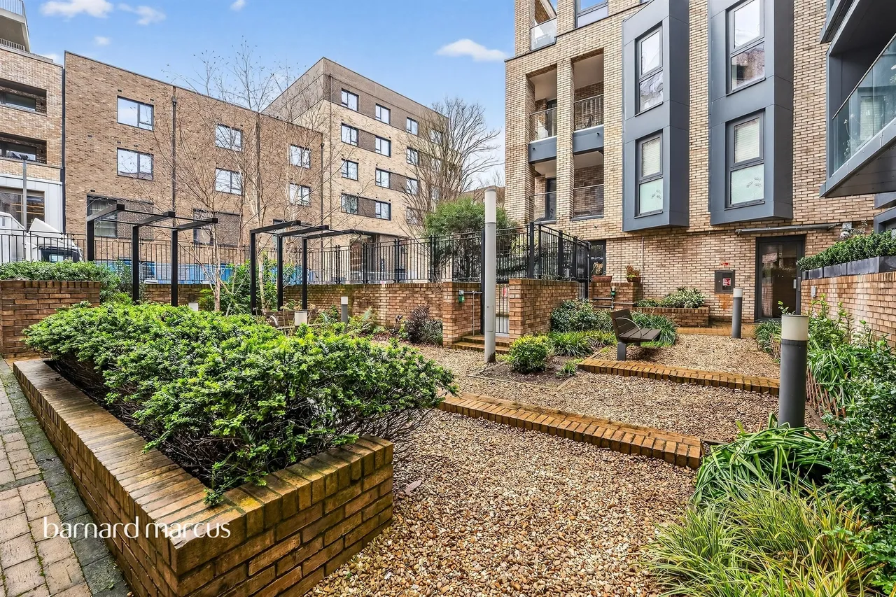 Hyde Lane, London, SW11, photo 10
