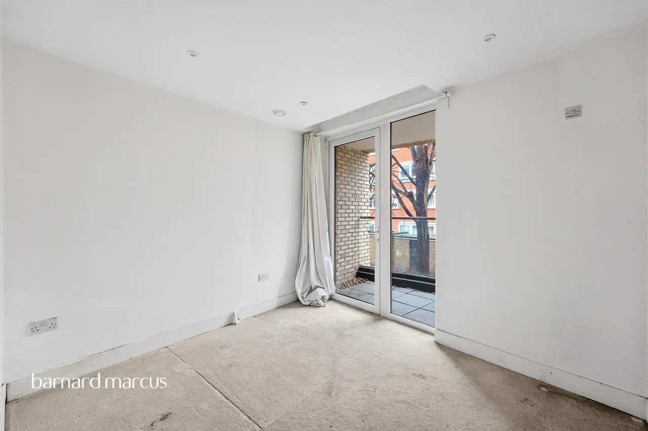 Hyde Lane, London, SW11, photo 8