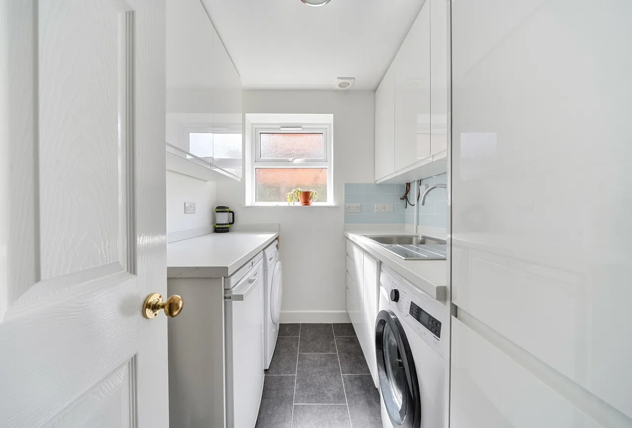 Meadow Lane, Gloucestershire, Up Hatherley, GL51 3NP, photo 7