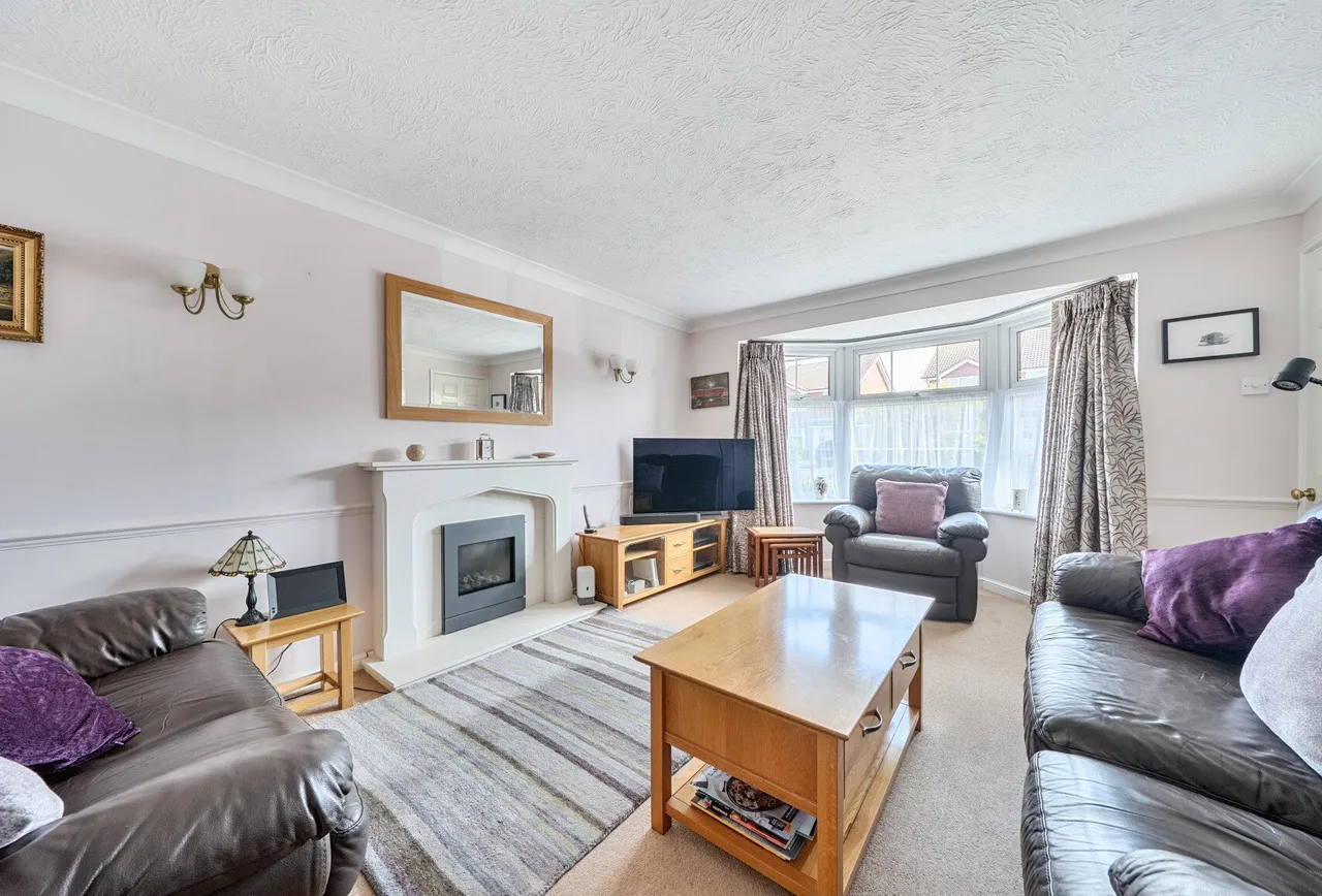 Meadow Lane, Gloucestershire, Up Hatherley, GL51 3NP, photo 2