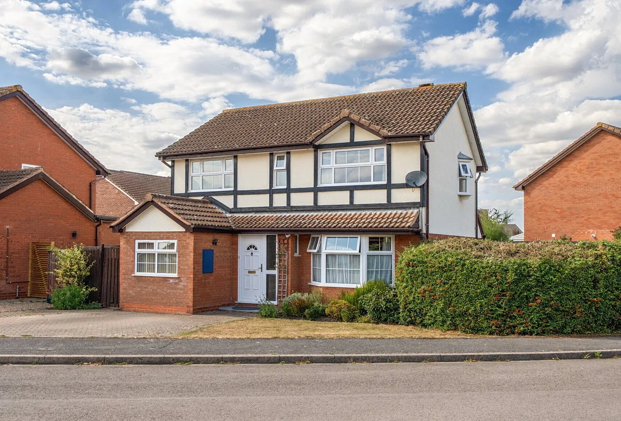 4 bed house for sale — Meadow Lane, Gloucestershire, Up Hatherley, GL51 3NP